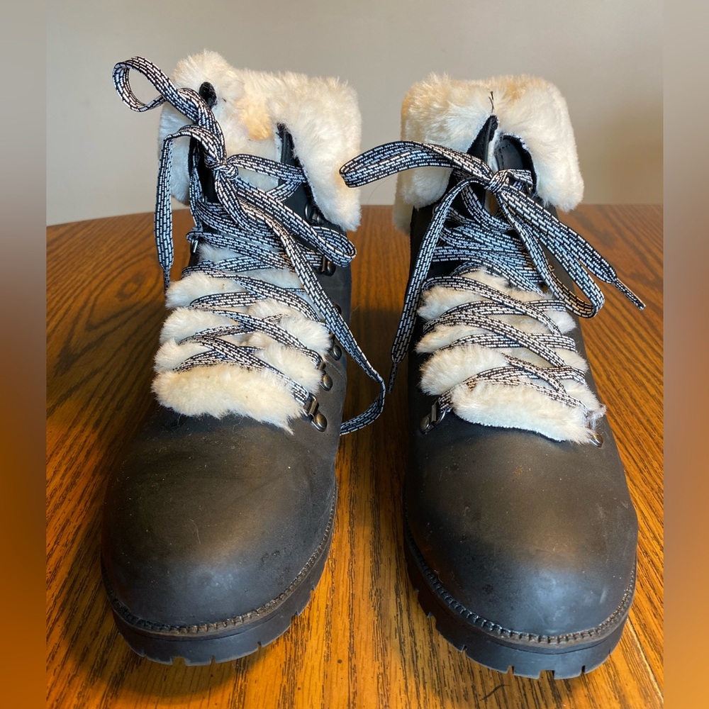 comfortview Black Faux-Fur Lined Ankle Boots